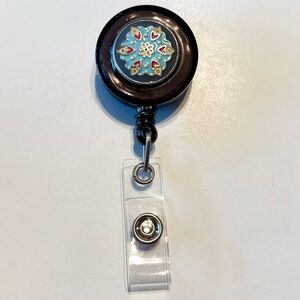 Retractable badge holder